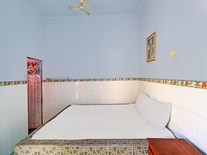 Double Room - Hotel O Sekar Jagat Near Pantai Baluk Rening (Negara)