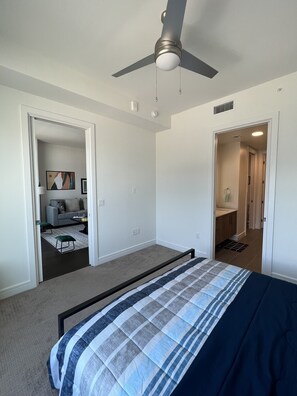 Room - Midtown High Rise (Houston)