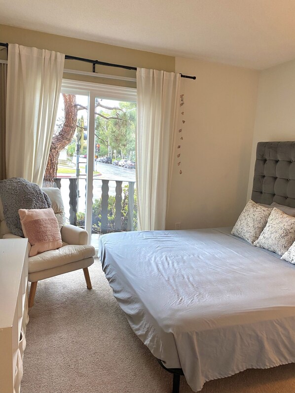 1 bedroom, WiFi, bed sheets - 1bed/bath apart 8min away from the beach. 20 min away from LAX (Torrance)