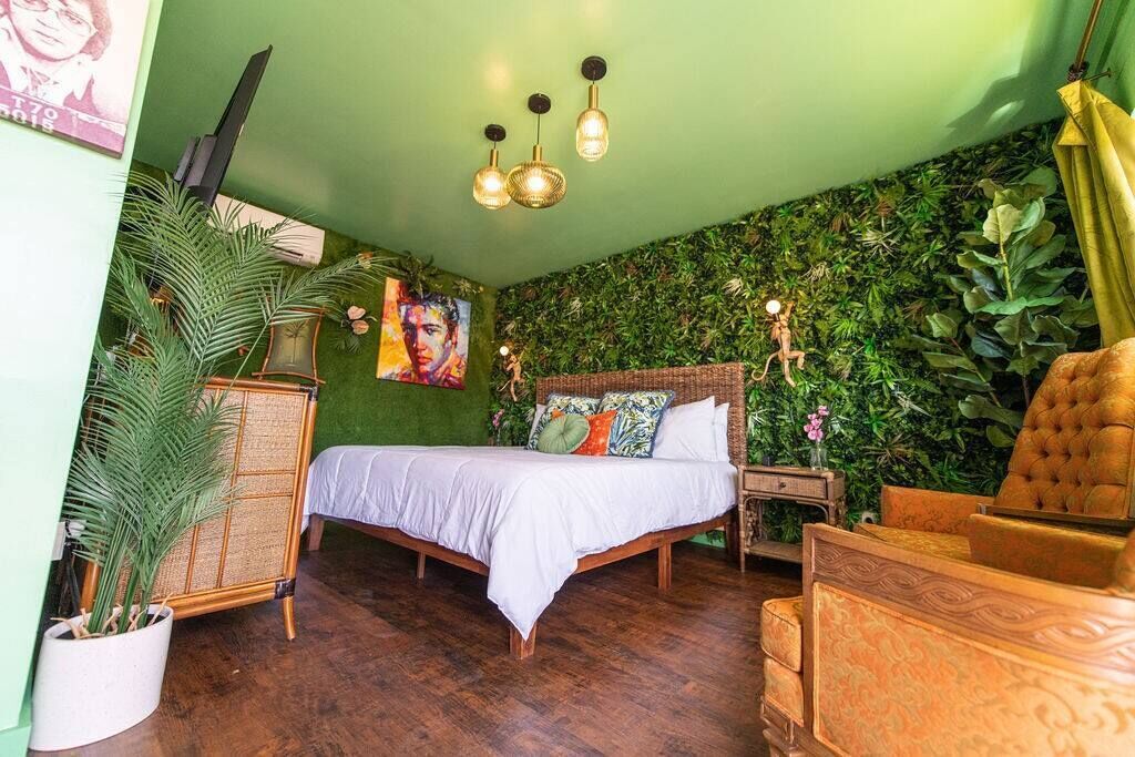 10 quartos, ferros/tábuas de passar roupa, Wi-Fi, roupa de cama