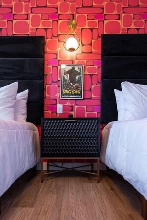 10 bedrooms, iron/ironing board, WiFi, bed sheets