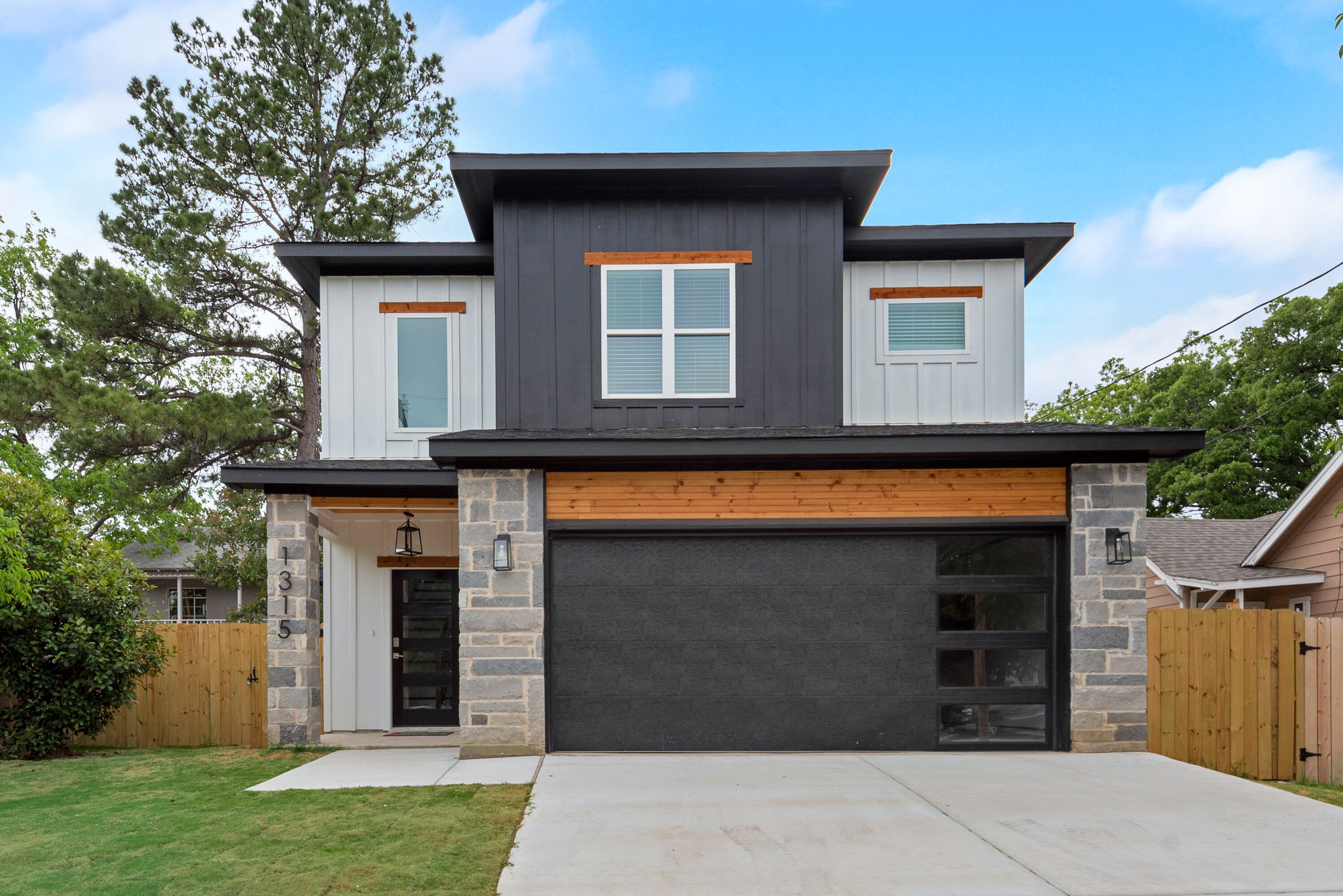 New Contemporary Home - Bright & Spacious!