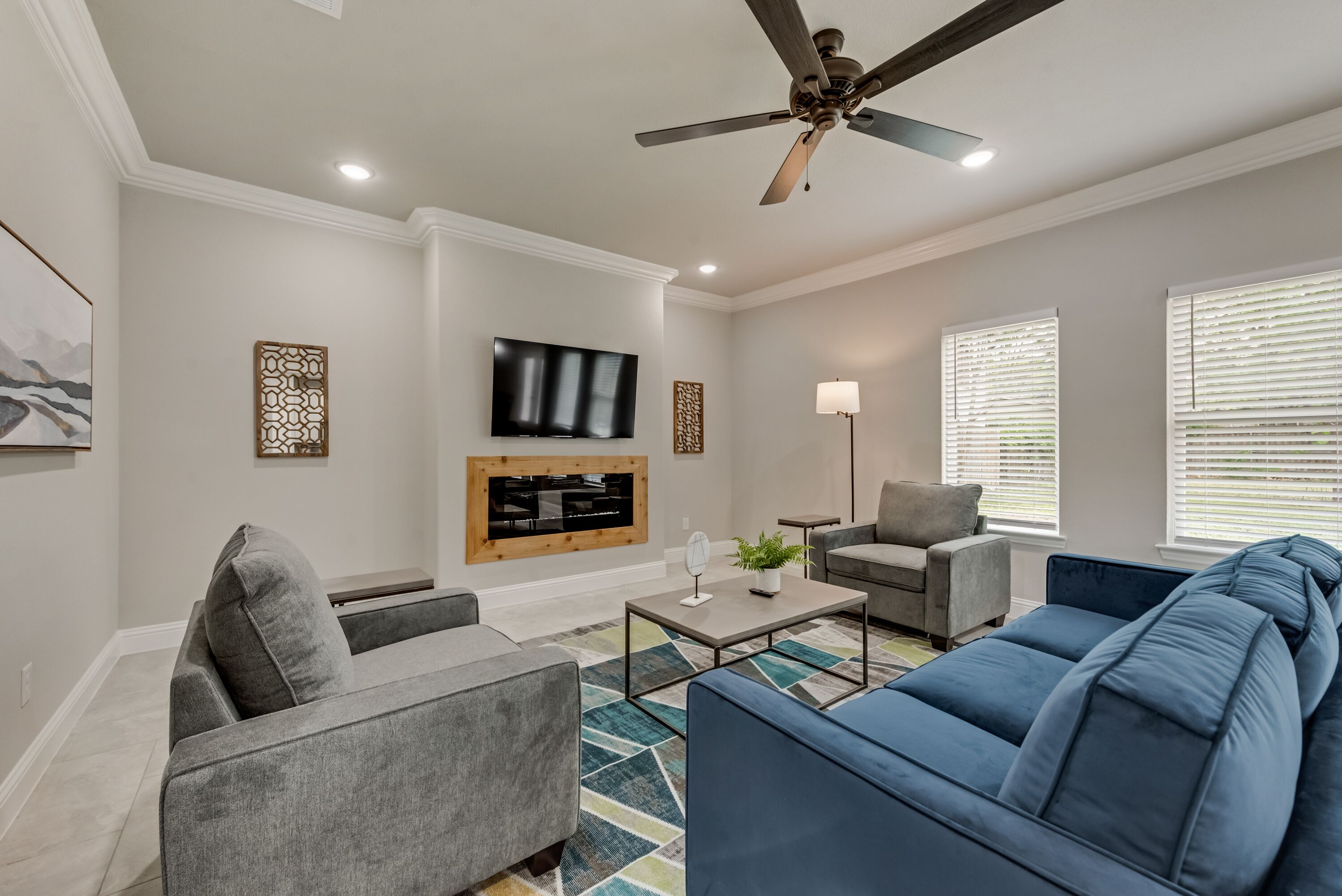 New Contemporary Home - Bright & Spacious!