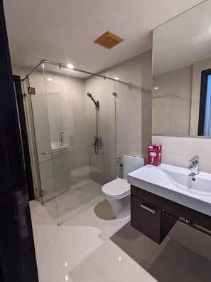 Shower, free toiletries, hair dryer, towels