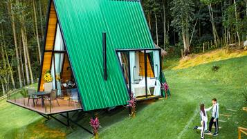 Vista frontal de la propiedad