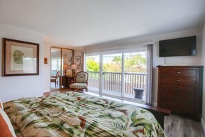 2 bedrooms, desk, iron/ironing board, travel crib