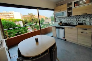 Lave-vaisselle, cafetière/bouilloire