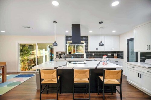 Splash House: Heated Pool | Big Backyard | Game/Arcade Room | Perfect for Groups