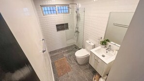 Dusche, Handtücher, Seife, Shampoo