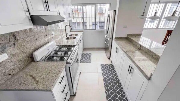 Fridge, oven, stovetop, coffee/tea maker
