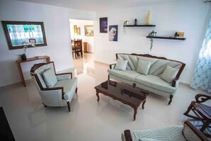 Smart TV, books, stereo, offices