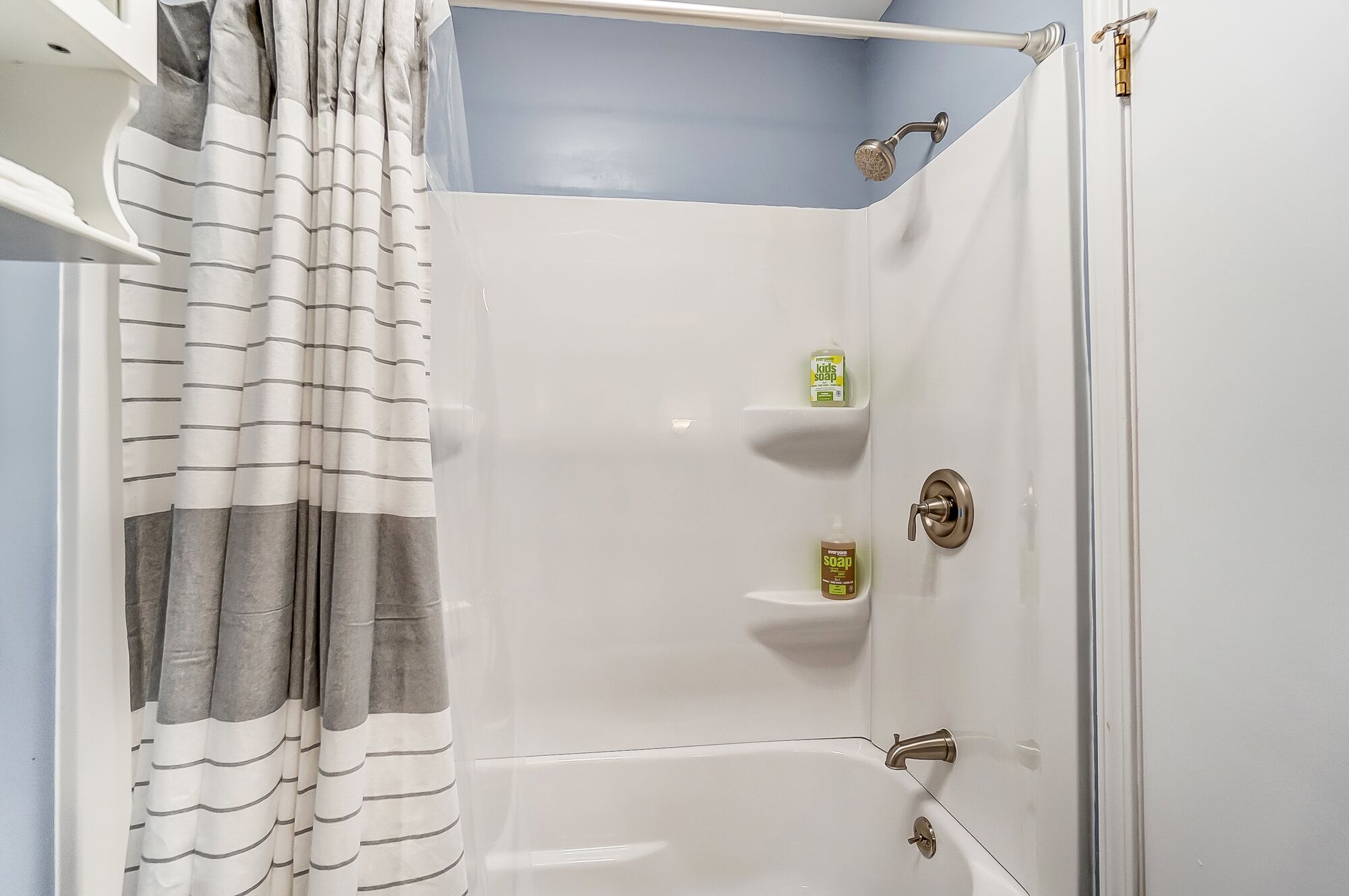 Newly Renovated, 1 block from BGSU, spacious and comfortable 