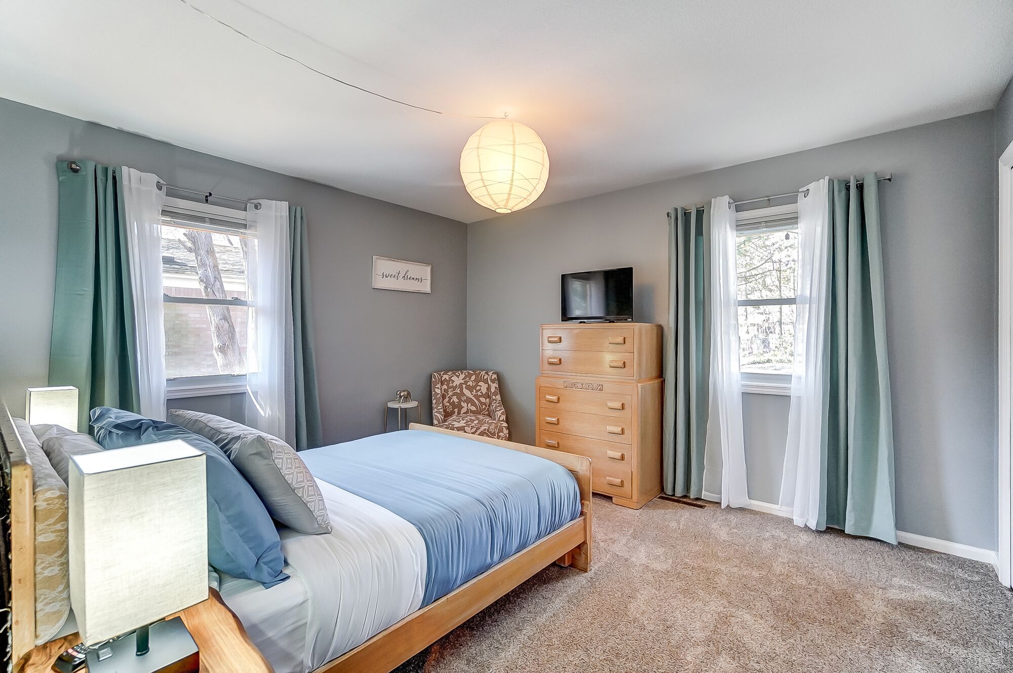 Newly Renovated, 1 block from BGSU, spacious and comfortable 