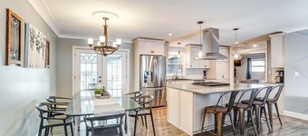 Newly Renovated, 1 block from BGSU, spacious and comfortable 