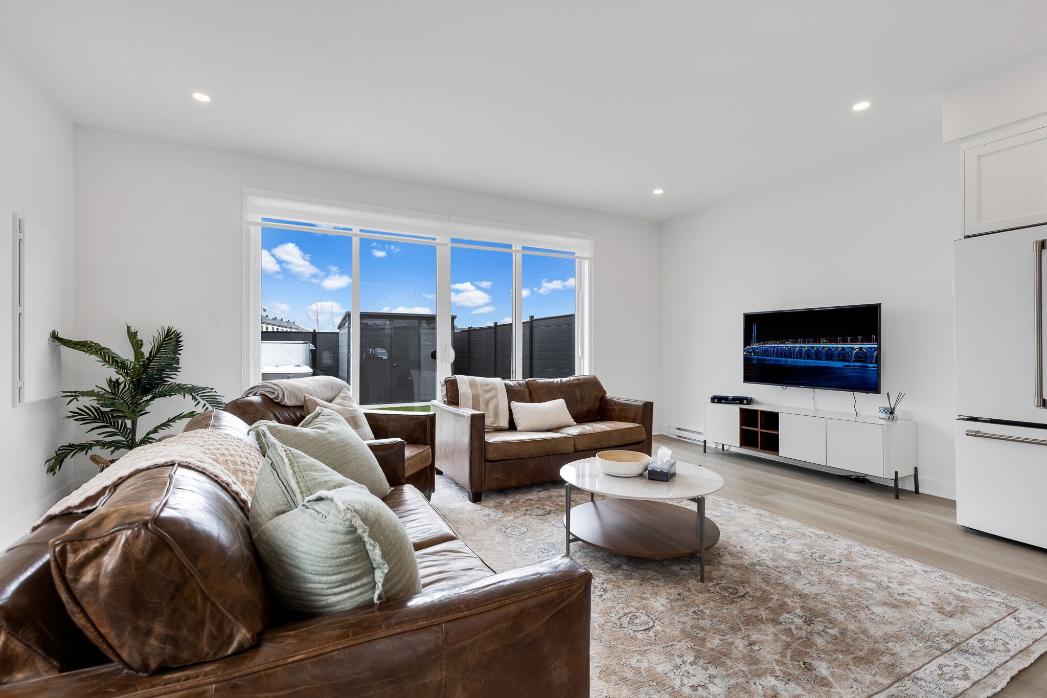 Beautiful Townhome with a spa