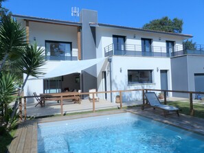 حمّام سباحة خارجي، حمّام سباحة مُدفَّأ