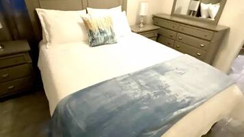 3 bedrooms, desk, iron/ironing board, free WiFi