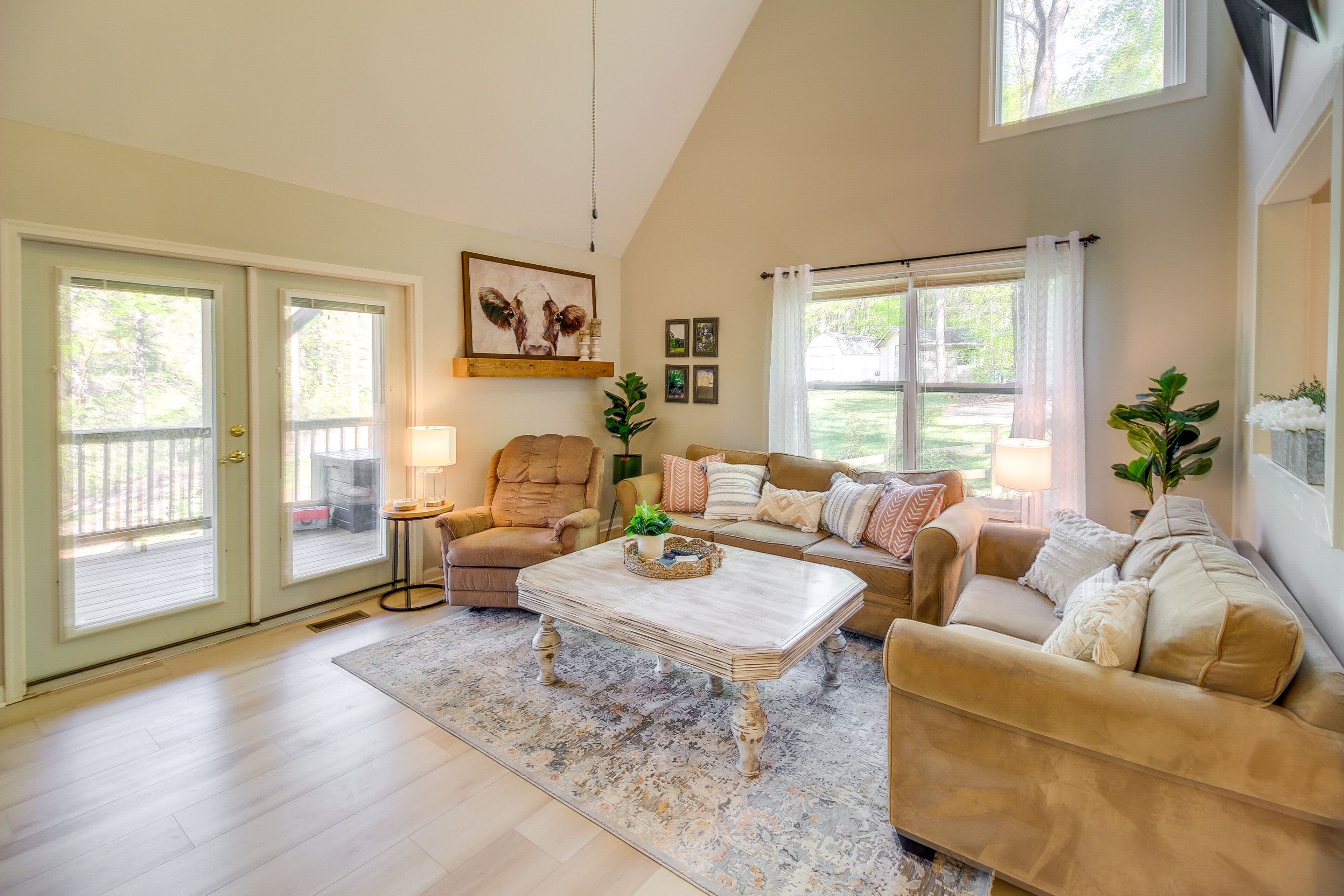 Peaceful Ellijay Home w/ Deck - Hike & Fish!