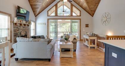 'Lakeside Paradise' in Ellijay: Hot Tub, Fire Pit