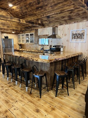 Fridge, microwave, oven, stovetop - Newly Renovated Rustic Adirondack Bunkhouse (Indian Lake)