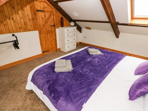 4 habitaciones, decoración personalizada y muebles diferentes 