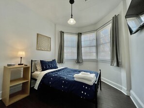 5 bedrooms, free WiFi, bed sheets