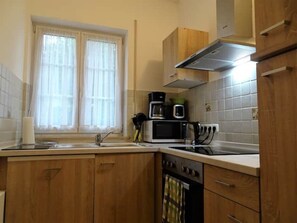 冰箱、微波炉、烤箱、炉灶