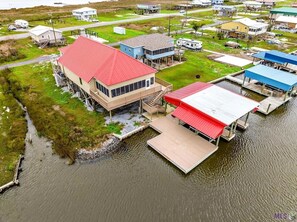 Exterior - Beautiful Camp and Dock (Chauvin)