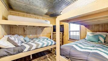 5 bedrooms, free WiFi, bed sheets