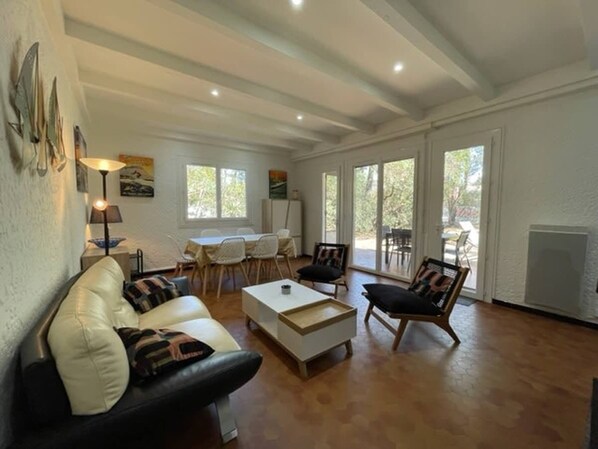 TV - Villa Jalymour for 4 persons in Le Canon (Lège-Cap-Ferret)