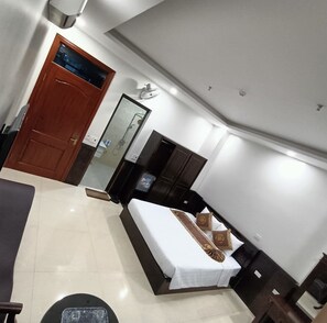 In-room safe, blackout drapes, soundproofing, free WiFi - PHƯƠNG SÂM HOTEL (Luc Nam)