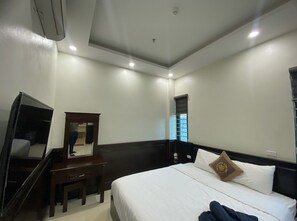 In-room safe, blackout curtains, soundproofing, free WiFi - PHƯƠNG SÂM HOTEL (Luc Nam)