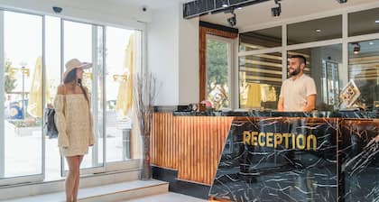 Far Life Hotel