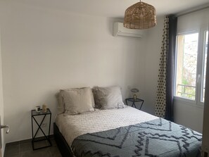 2 bedrooms, travel cot, WiFi