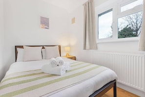 3 bedrooms, iron/ironing board, free WiFi, bed sheets