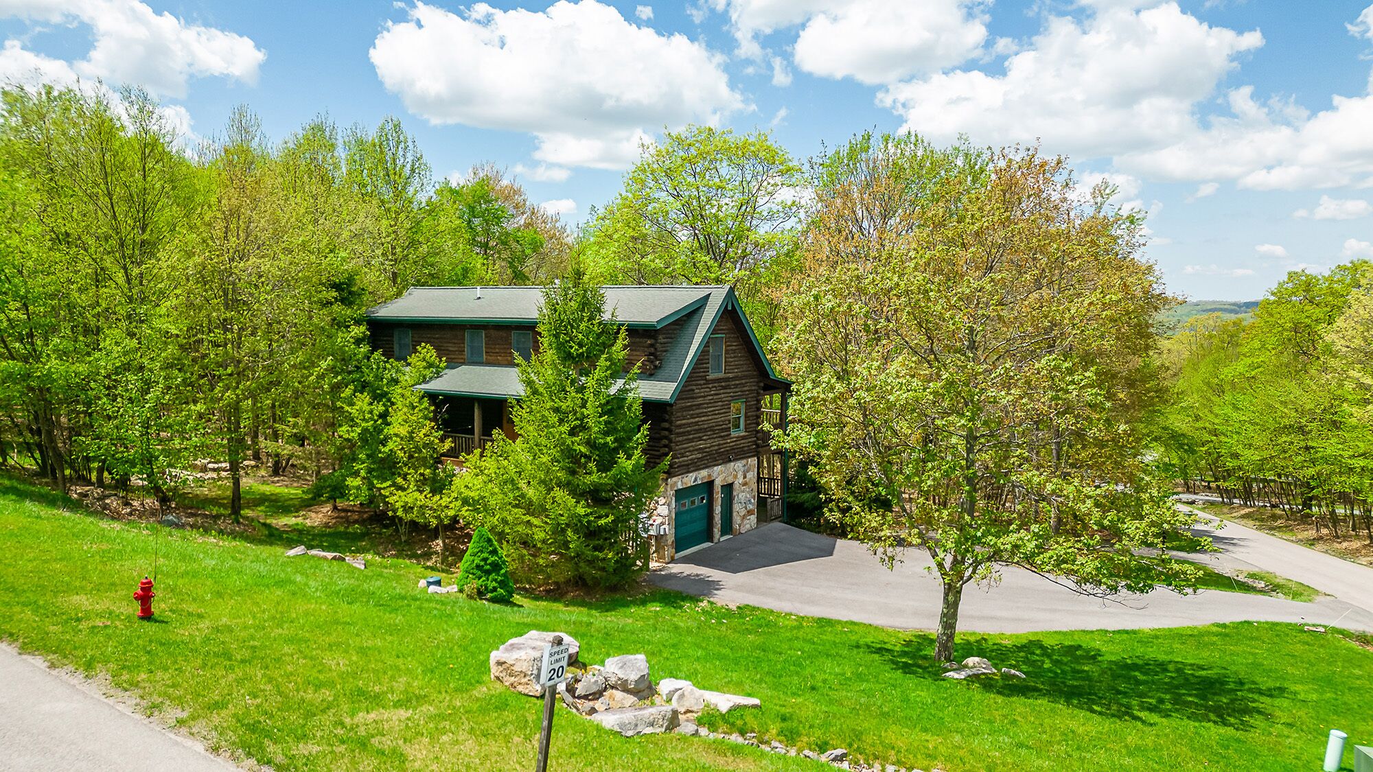 Montana East | Stunning Cabin, Mountain Views!