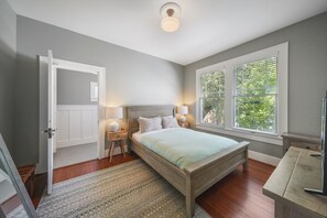 2 عدّة غرف نوم ومكتب ومكواة/لوح كي وواي فاي مجانًا