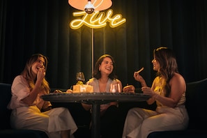 Bar (in der Unterkunft)