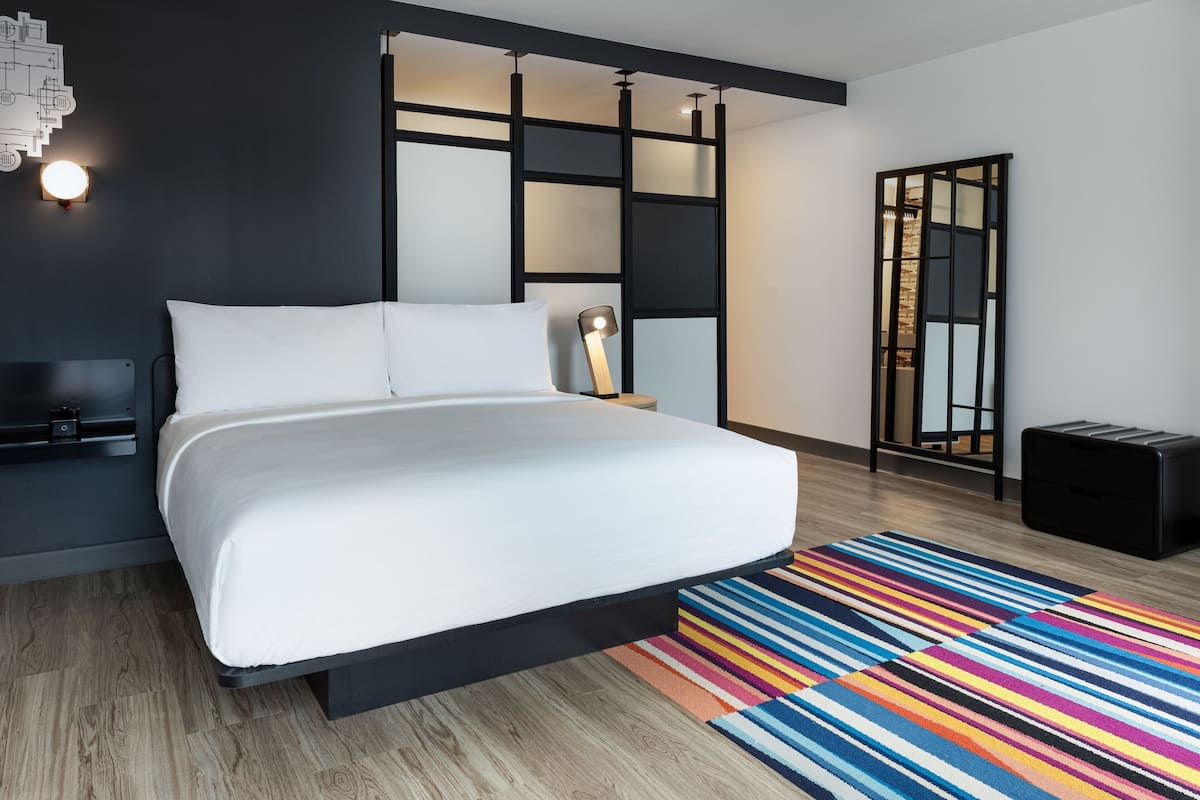 Room, 1 King Bed, City View