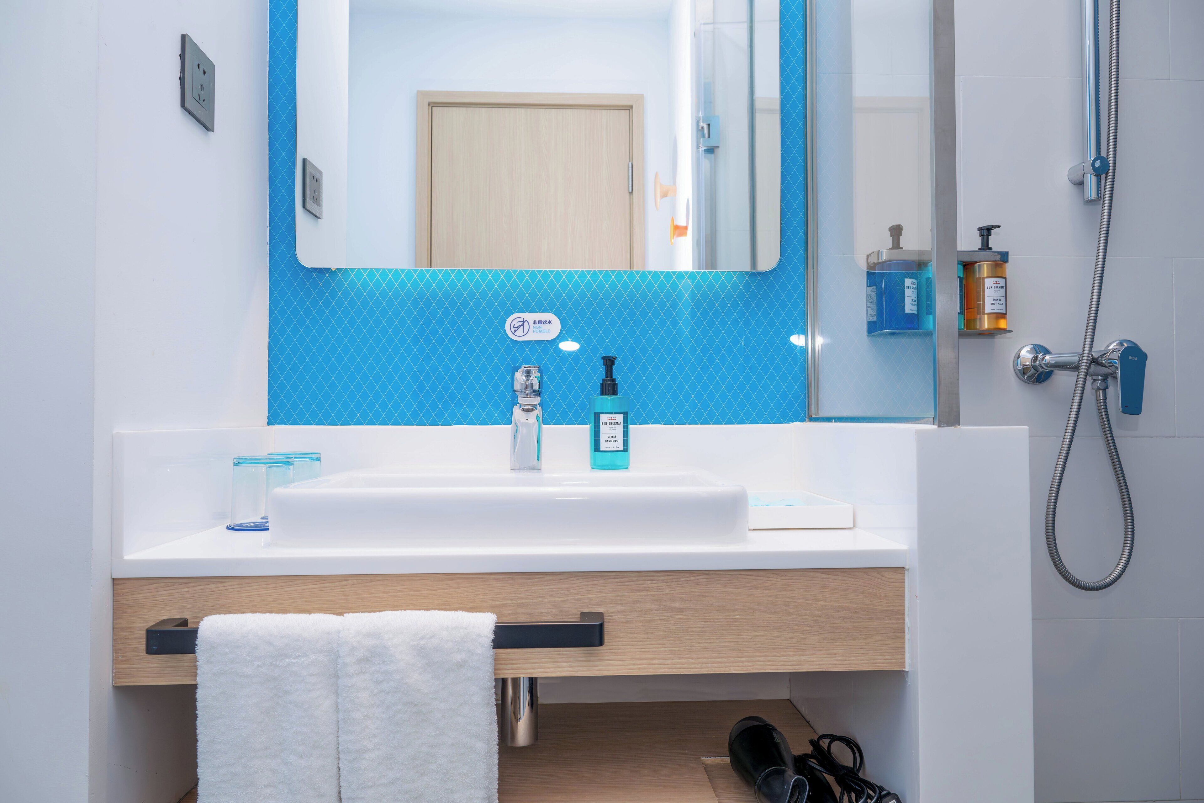 Photo - Holiday Inn Express Shanghai Pudong Airport by IHG