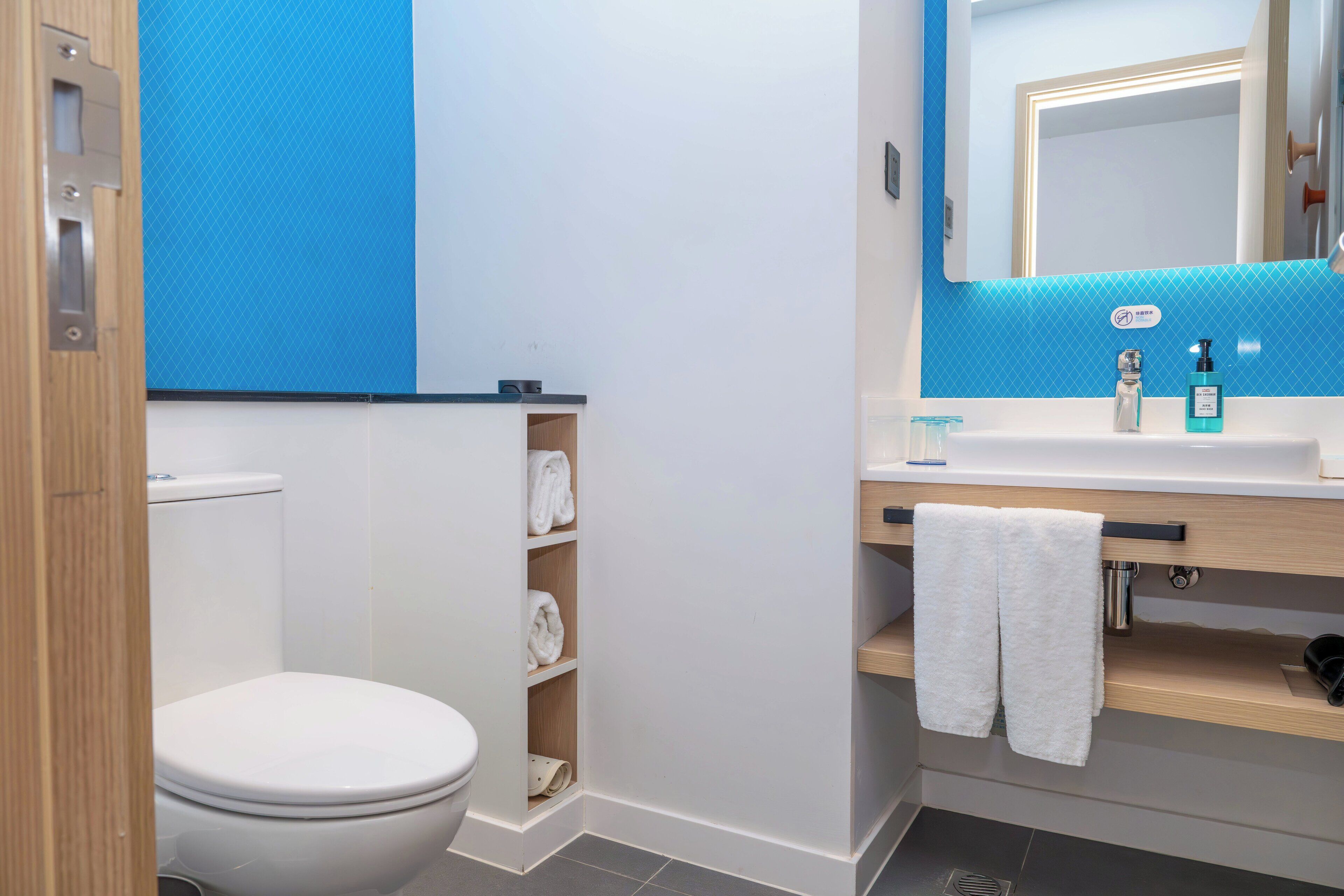 Photo - Holiday Inn Express Shanghai Pudong Airport by IHG