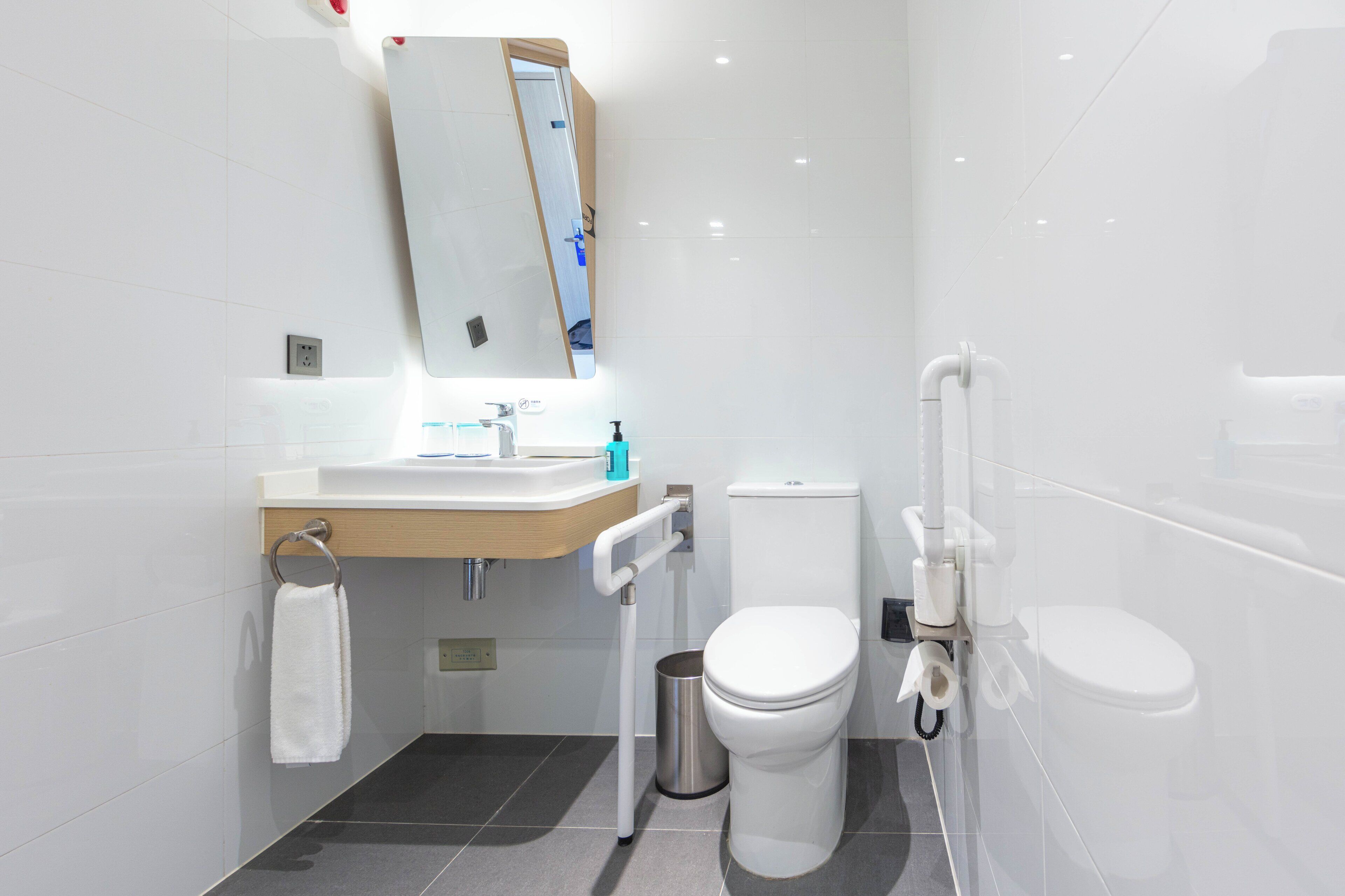 Photo - Holiday Inn Express Shanghai Pudong Airport by IHG