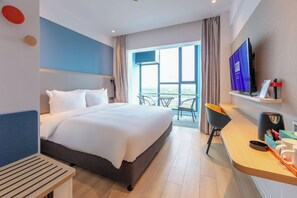 標準客房, 1 張特大雙人床, 陽台 (High Floor) | 客房內保險箱、遮光布/窗簾、隔音、熨斗/熨衣板
