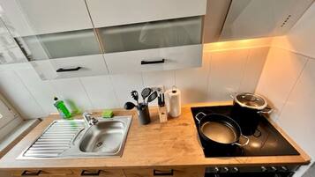 Kühlschrank, Ofen, Herdplatte, Geschirrspüler