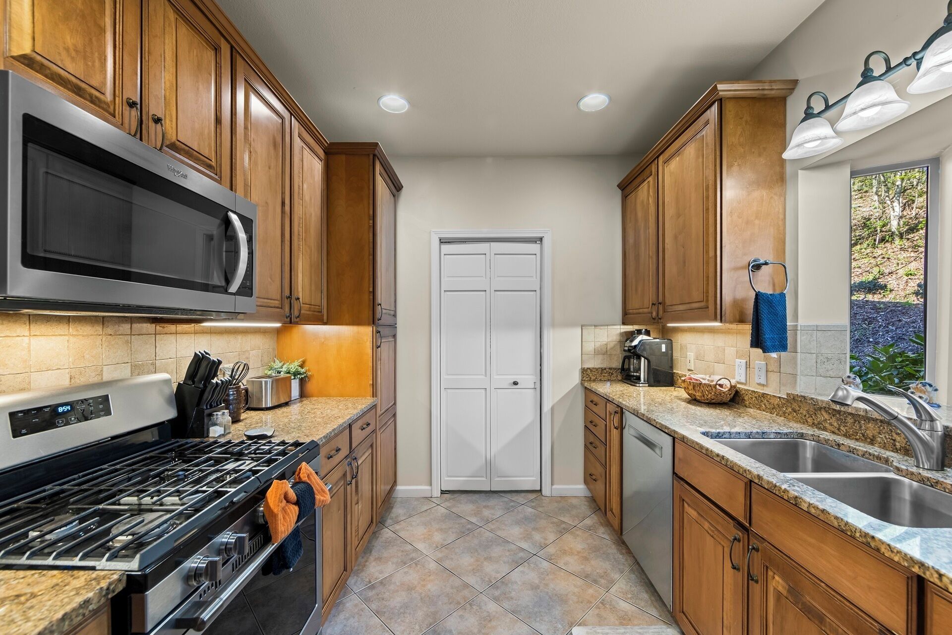 冰箱、微波炉、烤箱、炉灶