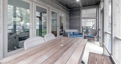 Lakeside Retreat at Lake Ripley - Swimming, Dock, Kayaks, & PONTOON RENTAL