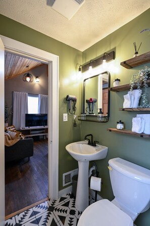 Hair dryer, towels - Charming Benson Home - Sleeps 5, Hot Tub! (Omaha)