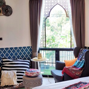 Economy Studio Suite | Desk, laptop workspace, free WiFi, bed sheets - Capital O 75422 Million Pillows  (Chiang Mai)