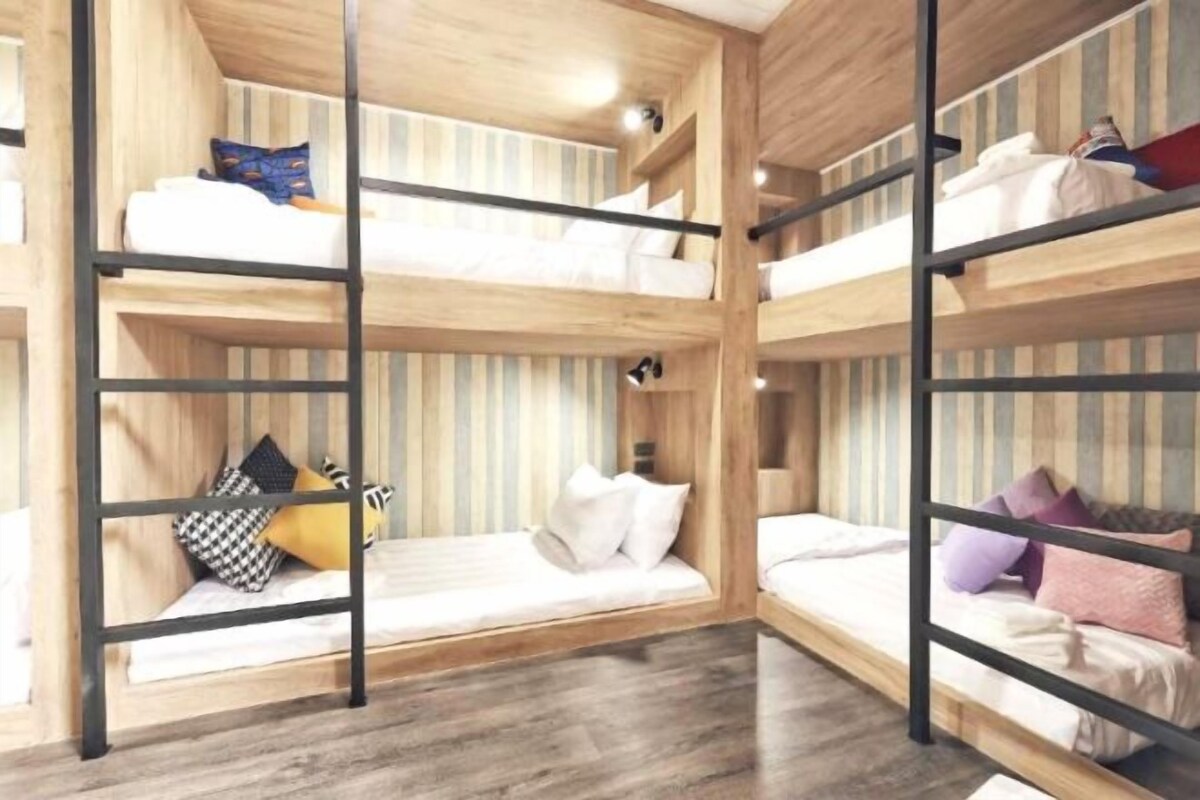 Desk, laptop workspace, WiFi (free), bed sheets