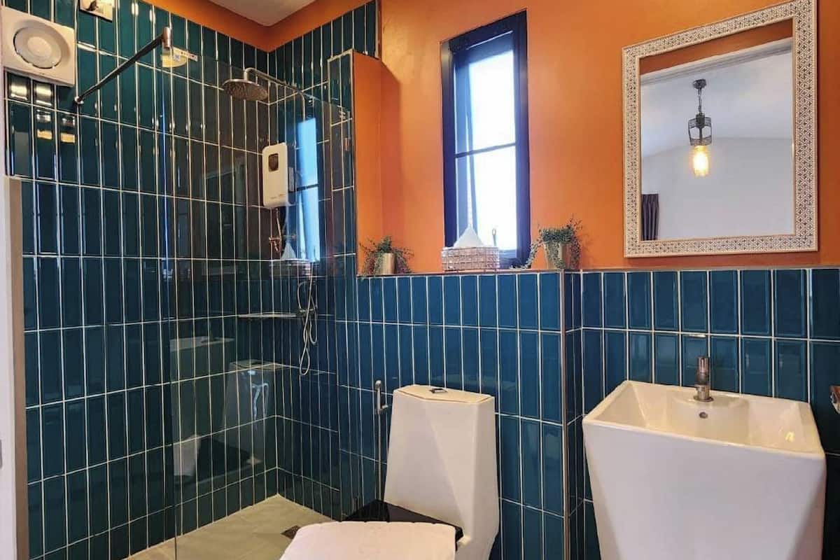 economy studio suite | bathroom | shower, rainfall showerhead, towels, soap